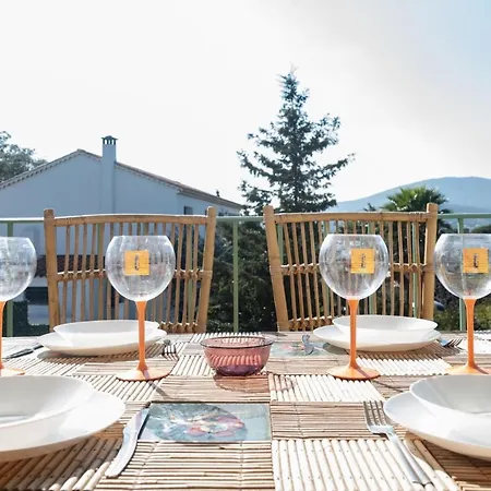 House With Pool And Petanque Court Holiday home *